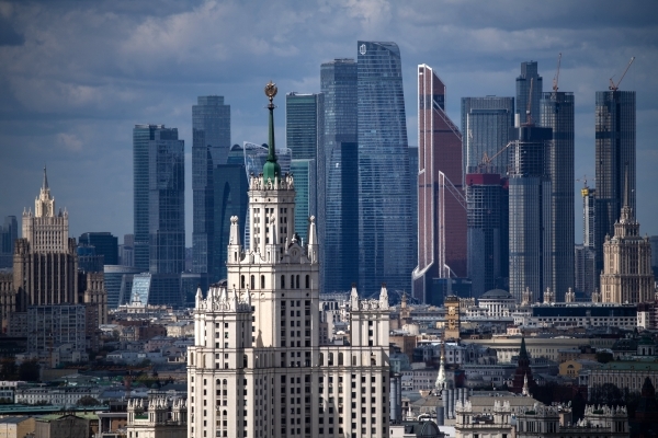 Москва заключила контракты на 976 млрд рублей в 2022 году
