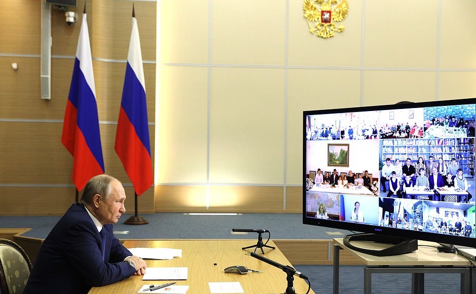 Путин в рамках ПМЭФ встретился с главами мировых информационных агентств