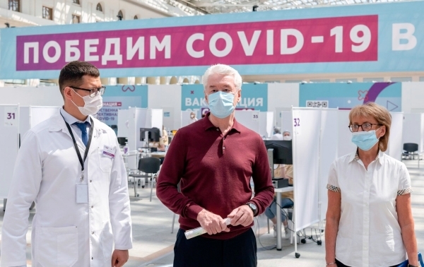Собянин: В Москве 70% работников прошли вакцинацию