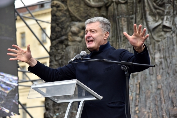Порошенко призвал украинцев объединиться для спасения Украины