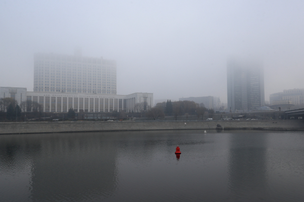 В МЧС предупредили о сильном тумане в Москве до утра среды