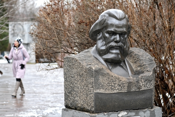 Более 100 лет назад в Калуге открыли памятник Марксу