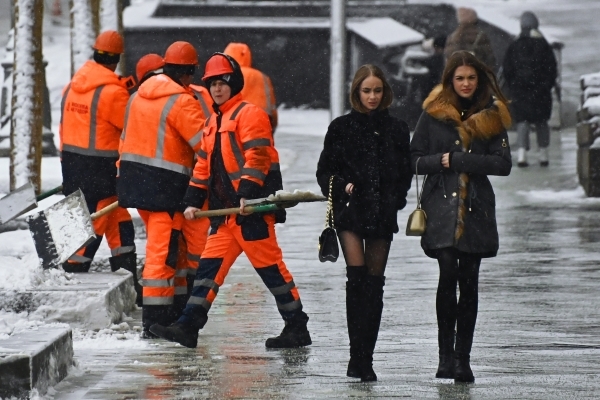 Московские коммунальщики подготовили к зиме более 700 объектов в Донецке