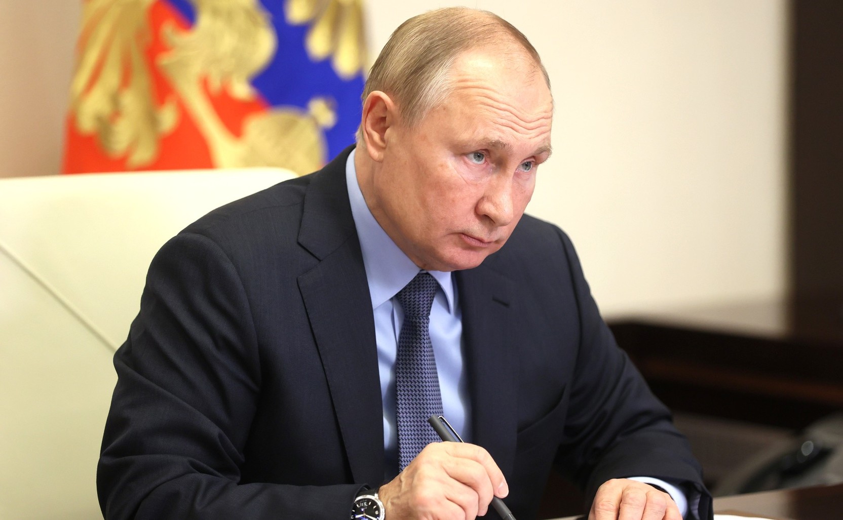 Путин поручил ускорить подготовку поправок о доступе к базам обезличенных данных