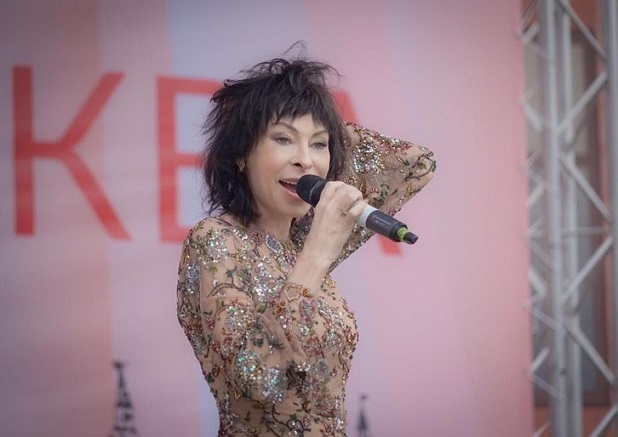 Певица Марина Хлебникова впервые вышла на связь с поклонниками после пожара