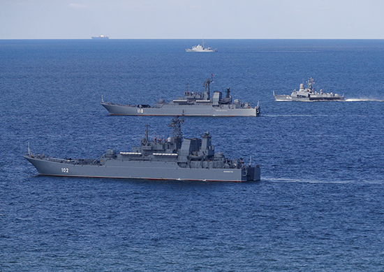 В Африке начались военно-морские учения России, Китая и ЮАР
