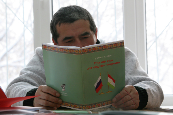 МИД Таджикистана заявил о массовом отказе гражданам во въезде в РФ