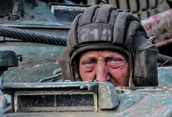 В СМИ появились кадры танковой дуэли в Донбассе