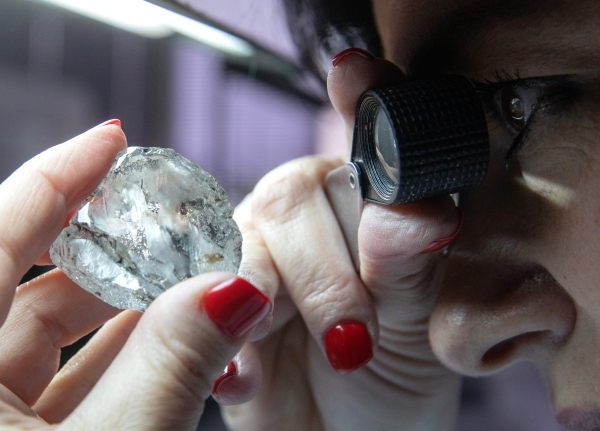 СМИ: Евросоюз планирует ввести запрет на российские алмазы с 1 января