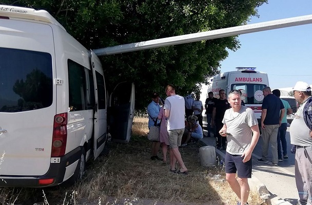 СМИ: Два туриста погибли в ДТП с автобусом в Турции