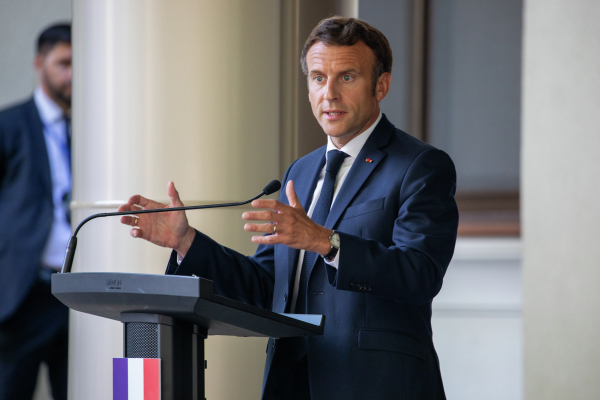 Песков заявил, что Франция не может быть посредником по конфликту на Украине
