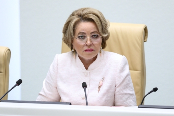 Матвиенко выступила против запрета на выезд россиян из страны