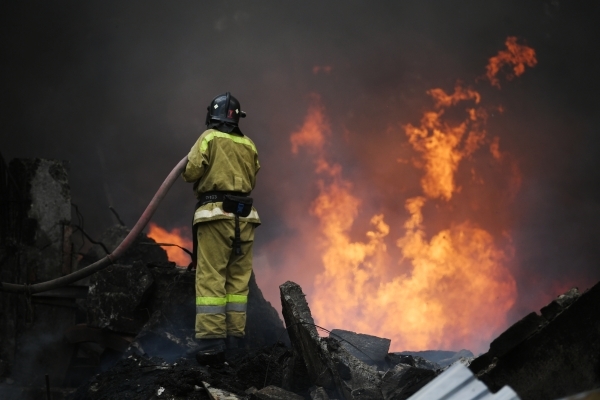 СКР назвал главную причину пожара на складе в Москве