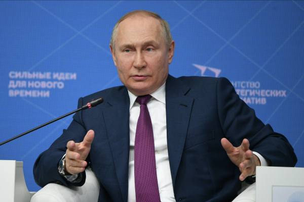 Путин заявил о продолжении наступления в Донбассе