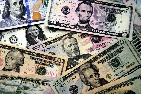 Американский профессор заявил об ослаблении курса доллара из-за конфликта на Украине