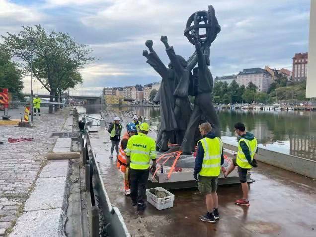 В Хельсинки демонтируют подаренный СССР памятник Мир во всем мире