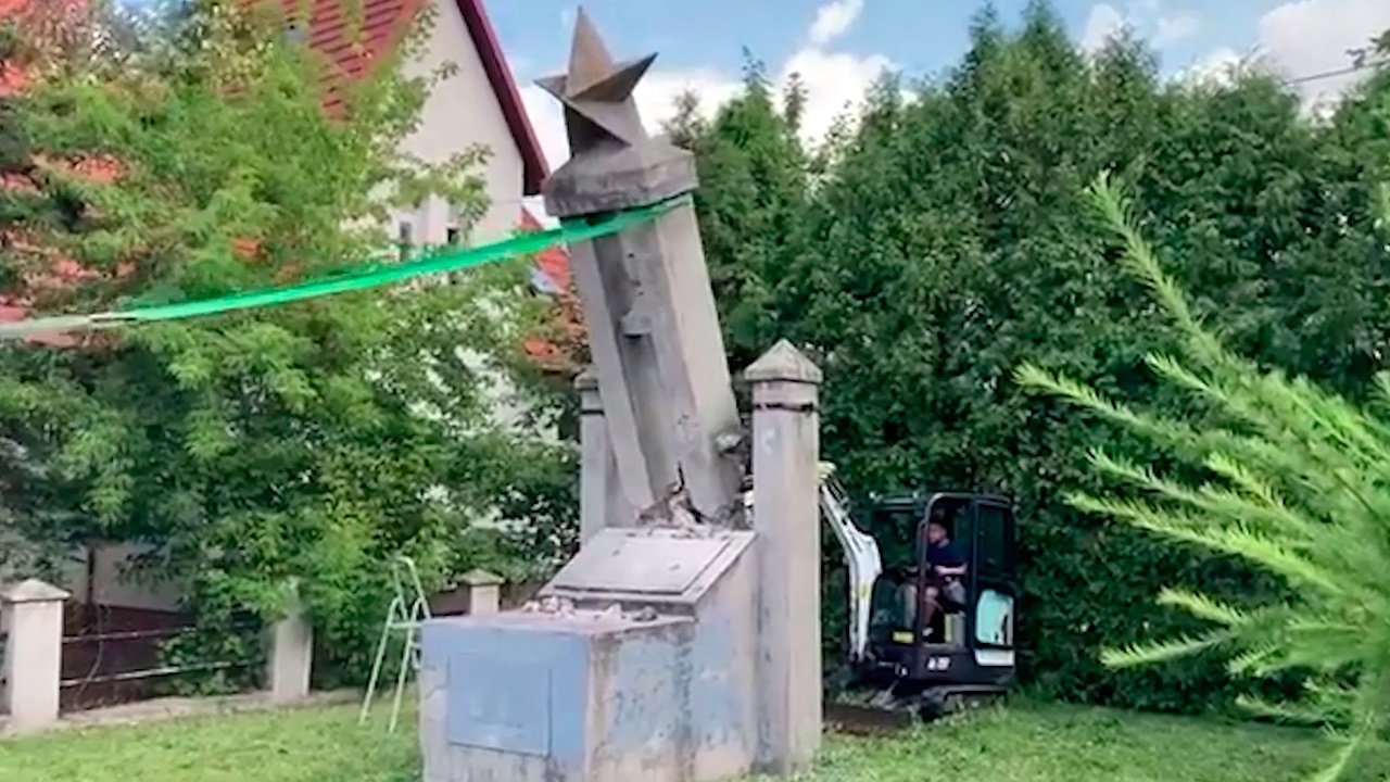 На севере Польши снесли памятник солдатам Красной армии