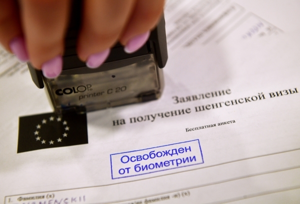 В МИД РФ пообещали ответить на ограничение выдачи виз в ЕС