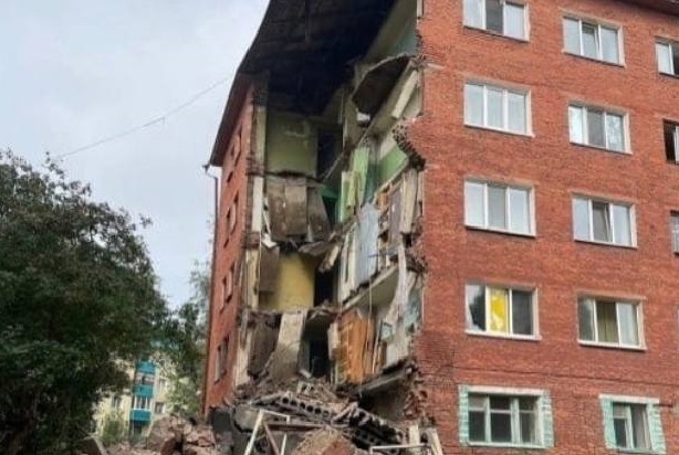 В Омске полностью разобрали завал на месте обрушения стены жилого дома