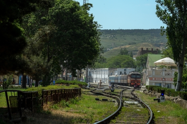 Движение поездов в Крыму восстановлено после ЧП на ж/д под Феодосией