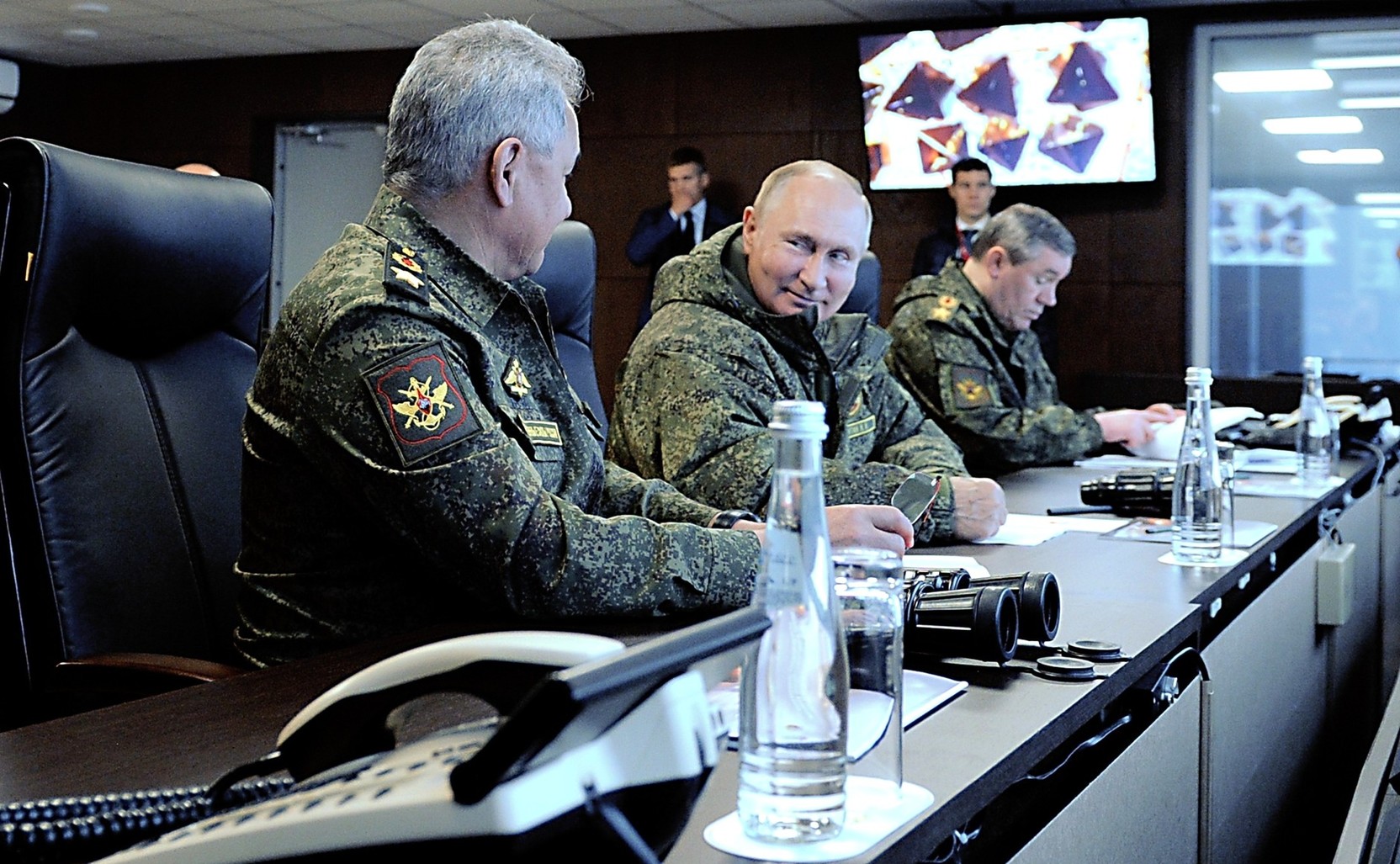 Путин и Герасимов долго обсуждали ситуацию в штабе СВО