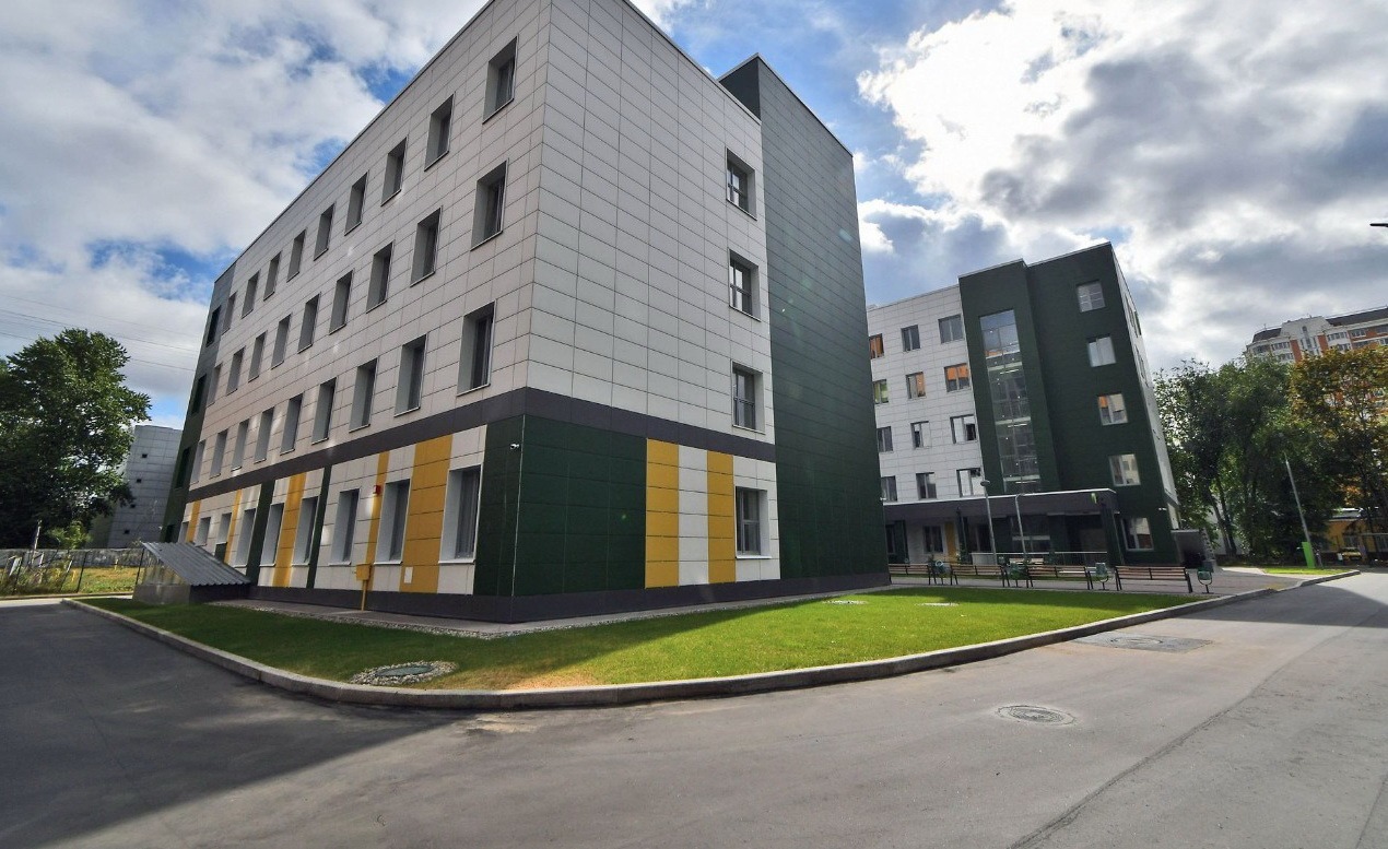 Завершаются фасадные работы нового здания поликлиники в Бабушкинском районе Москвы