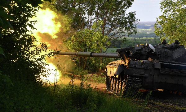 Российский танк уничтожил группу украинских военных в ДНР