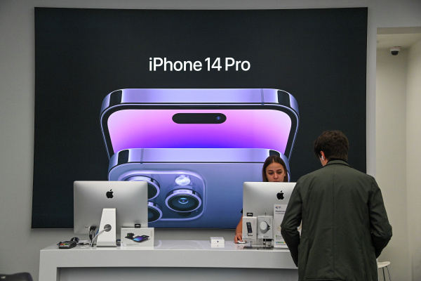 СМИ: Apple разрабатывает более тонкую версию iPhone
