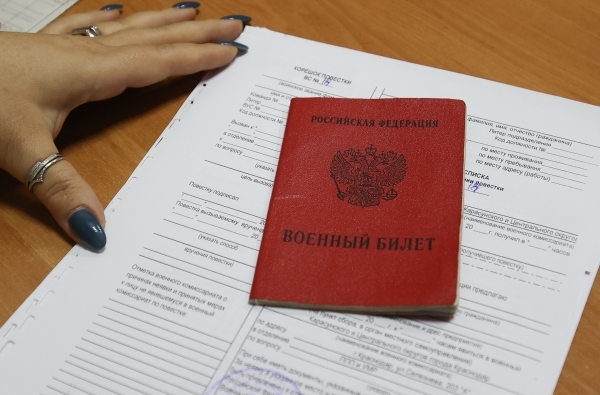 В Госдуму внесли проект о предъявлении военного билета при получении водительских прав