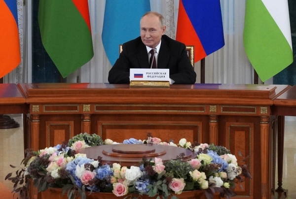 «Чтобы в жизни как в дзюдо»: Путин принимает креативные подарки на 70-летие