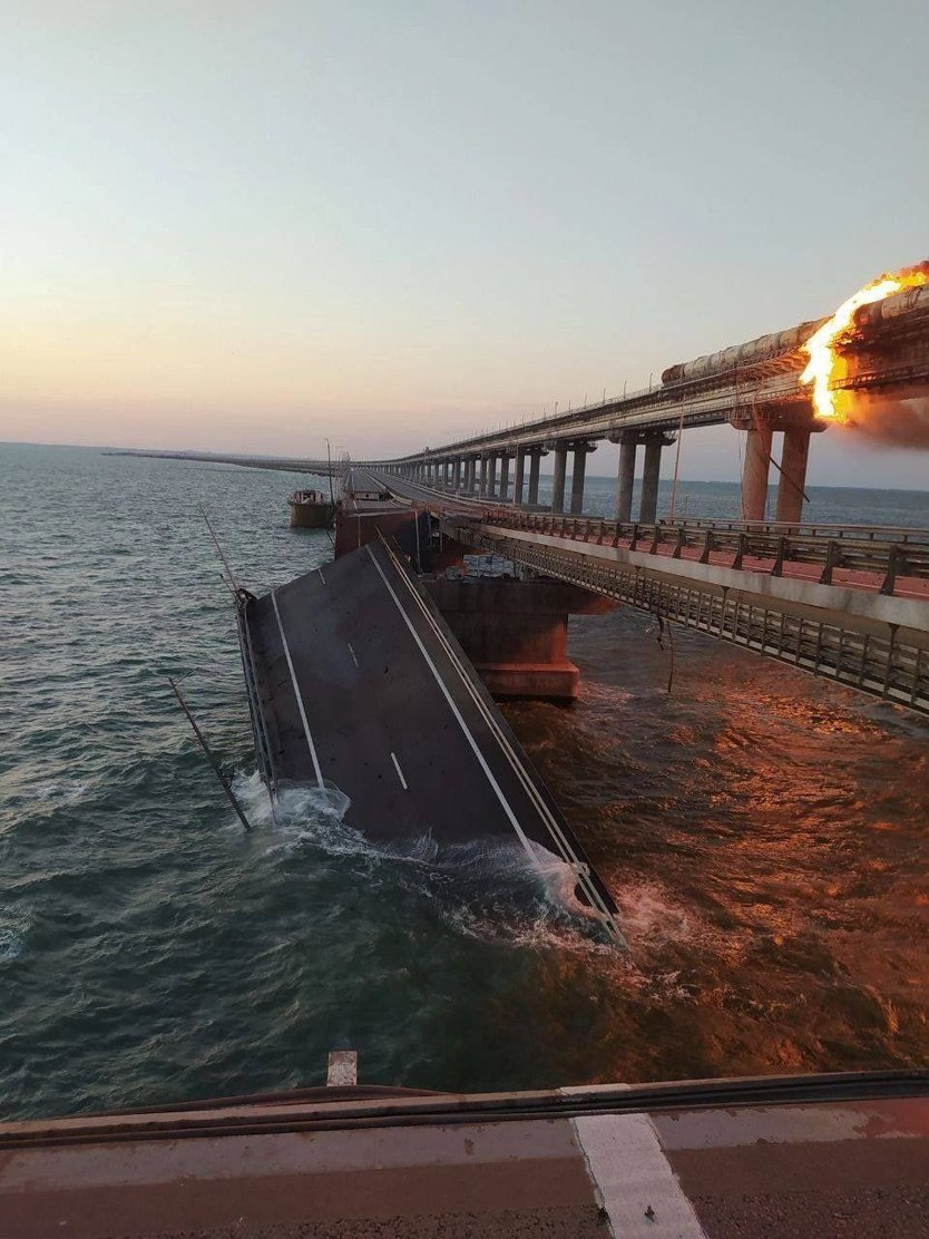 СМИ: Крымский мост в 2022 году подорвали самодельной бомбой
