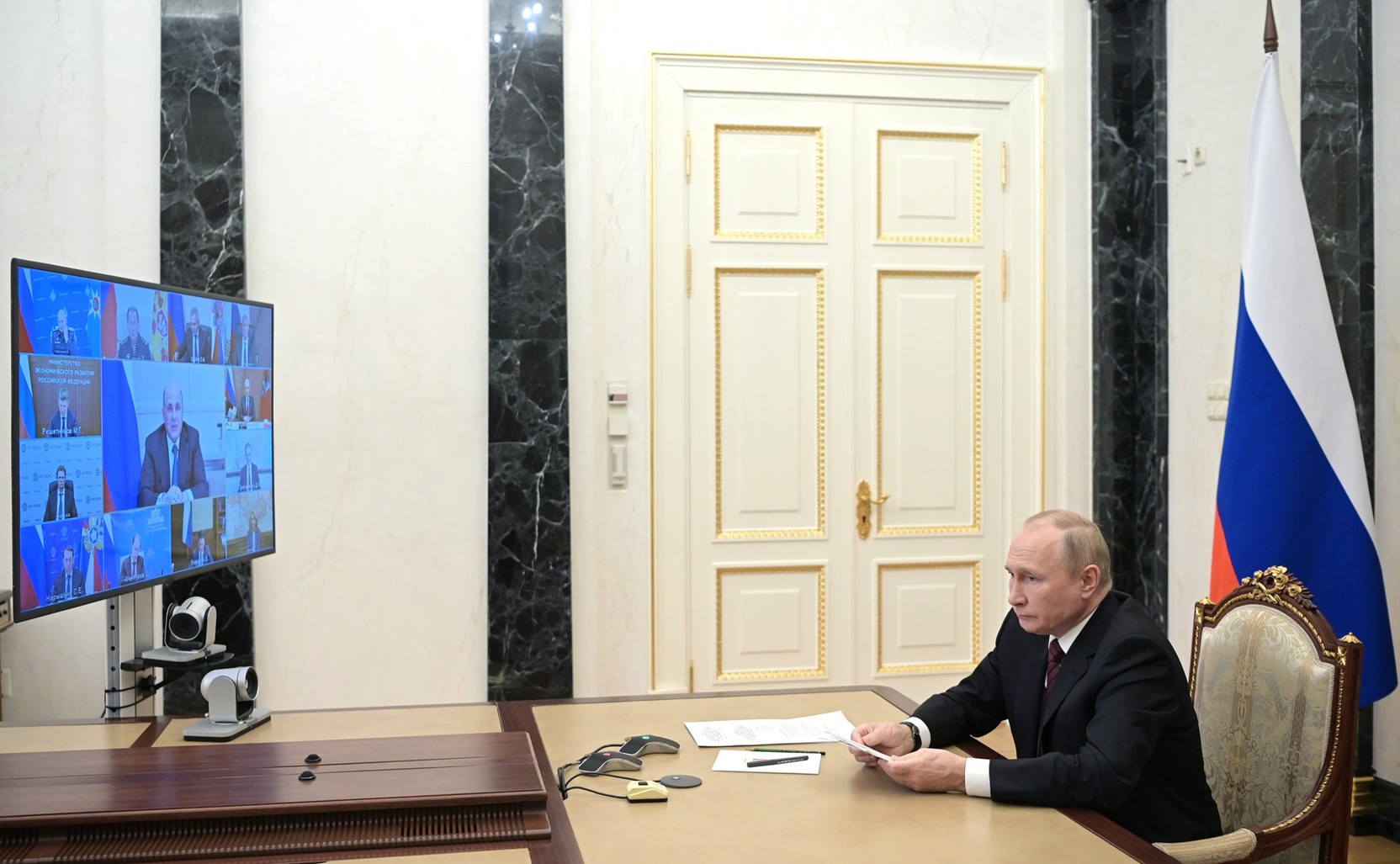 Путин поручил определить целевое задание по обеспечению ВС России