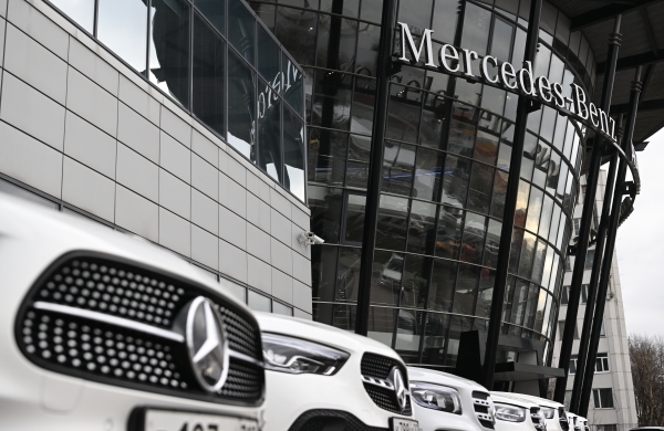Bild: Mercedes-Benz продаст все автосалоны в Германии