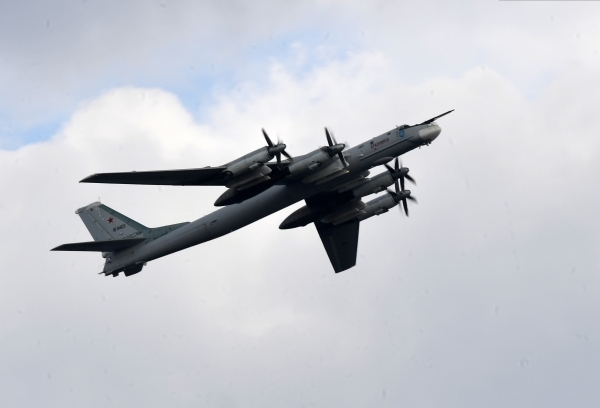 Минобороны РФ: Два ракетоносца Ту-95МС совершили  плановый полет над Беринговым морем