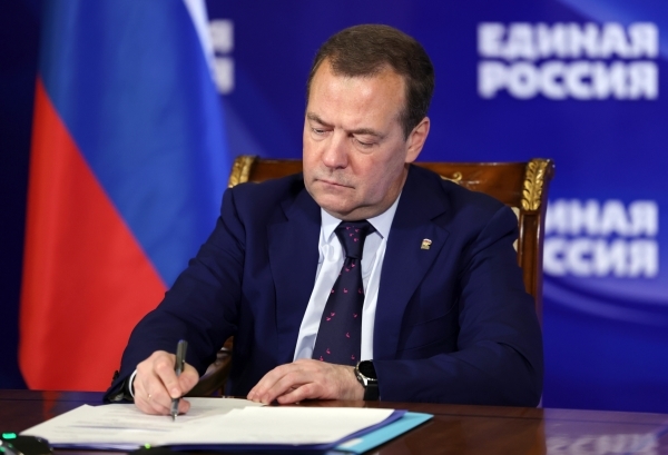 Медведев пообещал организовать Подоляку прямое включение из крымского СИЗО