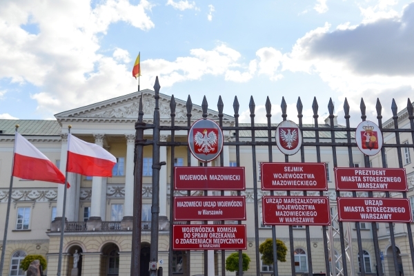 Польша захотела вернуть выплаченные украинским беженцам пособия