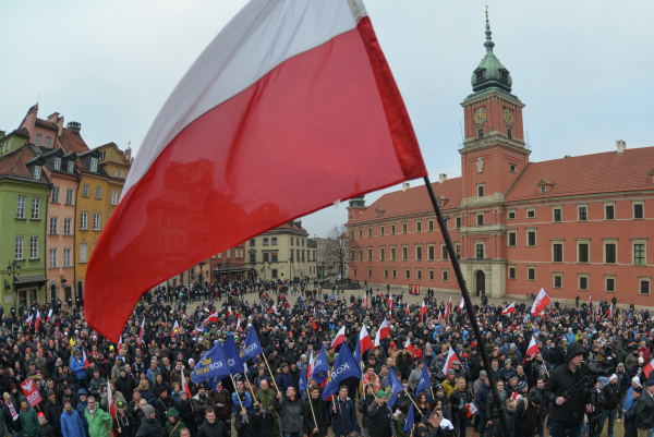 СМИ: существует риск гражданской войны в Польше из-за закона о влиянии России