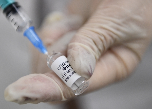 Клинические испытания единой вакцины от COVID-19 и гриппа пройдут в России