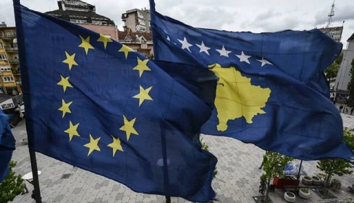 СМИ: Косово с 13 мая откажется от финансовых операций в сербских динарах