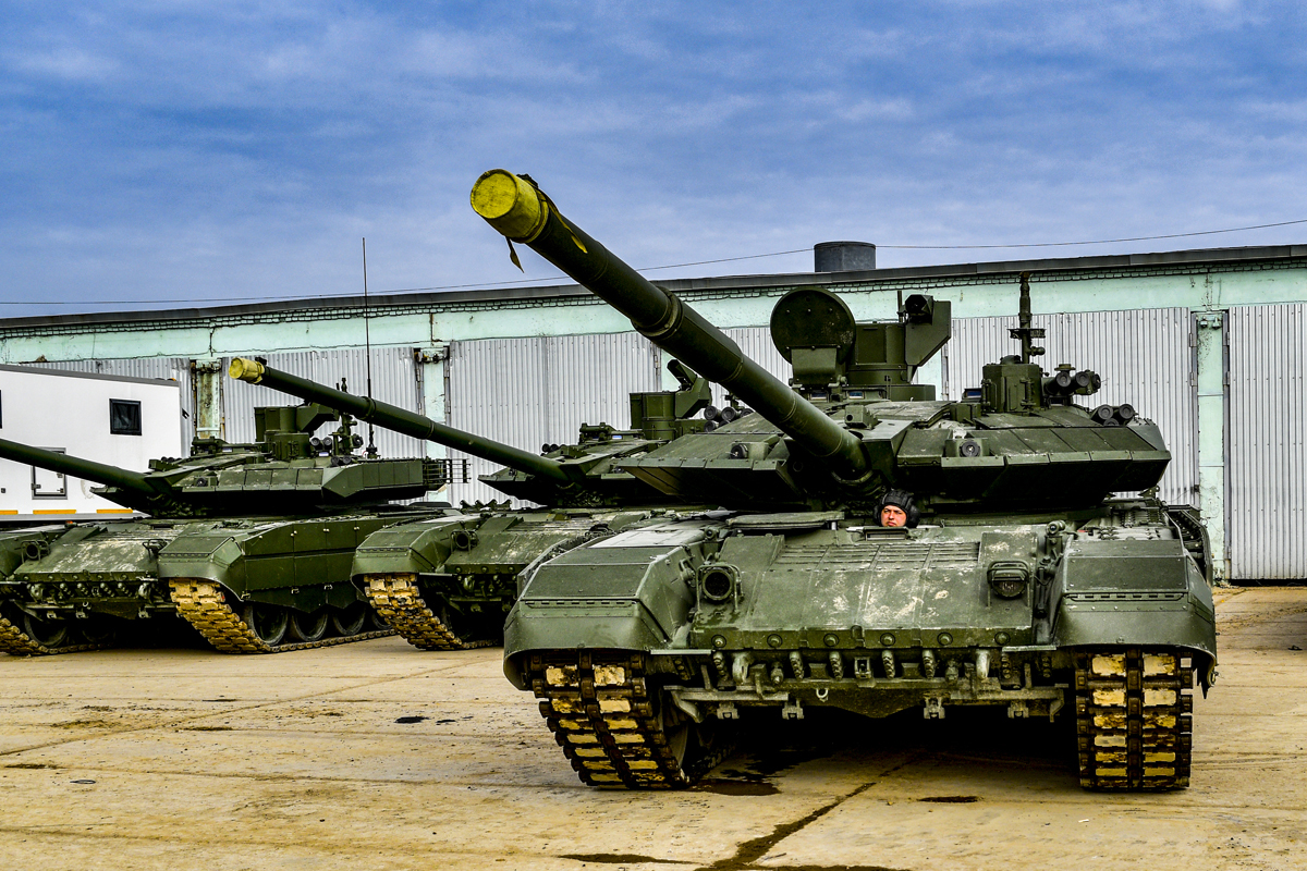 СМИ: Российские войска в зоне СВО получили сотни новейших танков