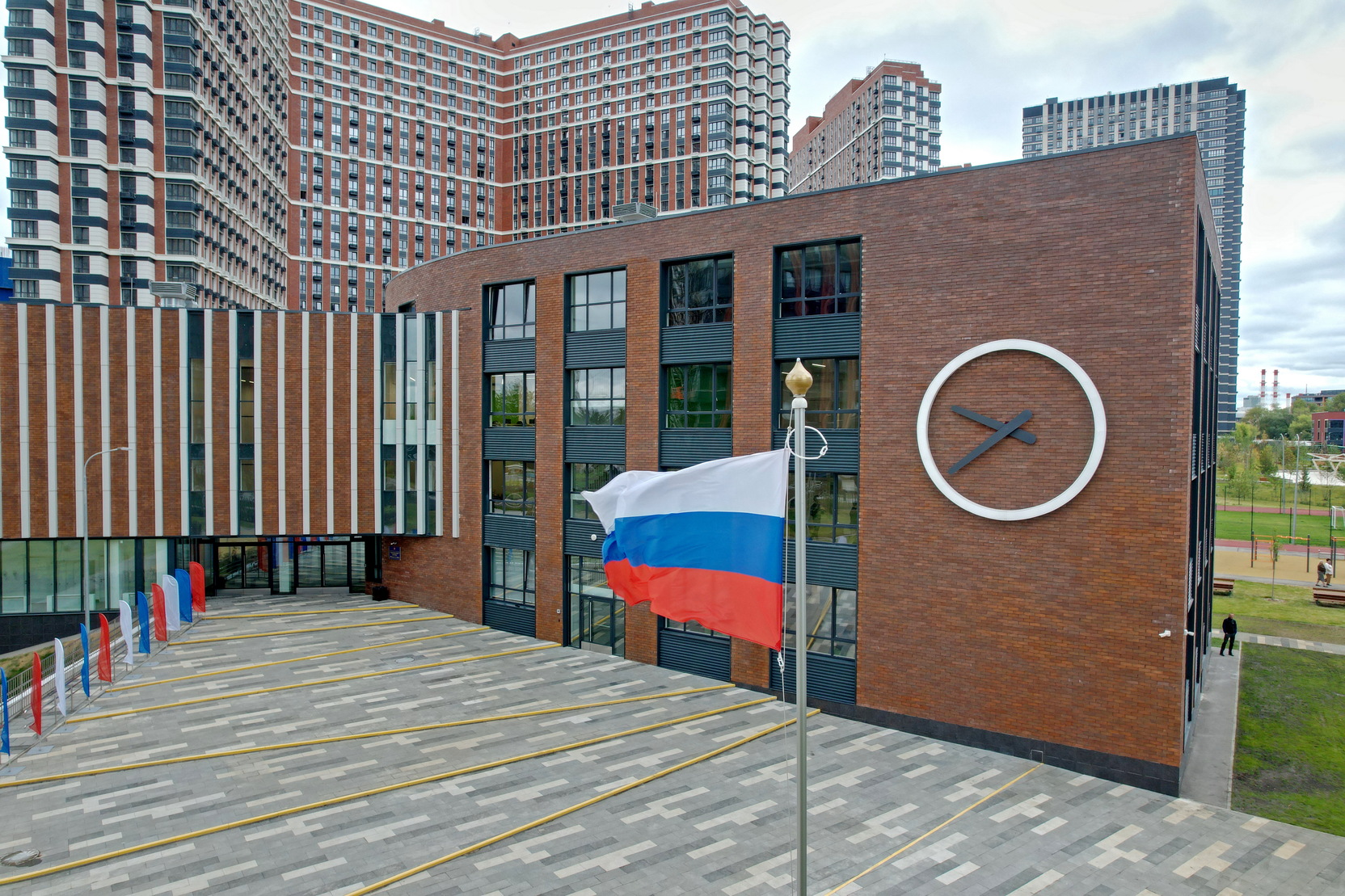 Бочкарёв: Московские инвесторы передадут Москве 89 школ и детских садов