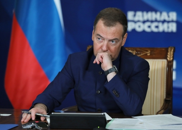 Медведев радуется бешенству Запада из-за переговоров России и Китая