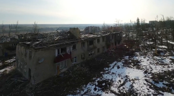 СМИ: ВСУ при отступлении подрывают и поджигают дома в Артемовске