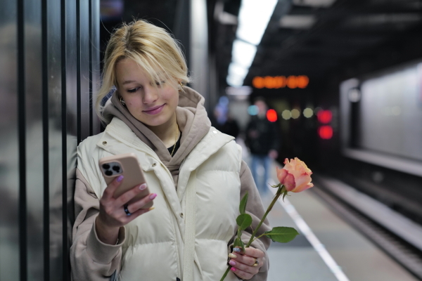 Пассажиркам пригородных автобусов в Подмосковье будут дарить цветы 8 марта