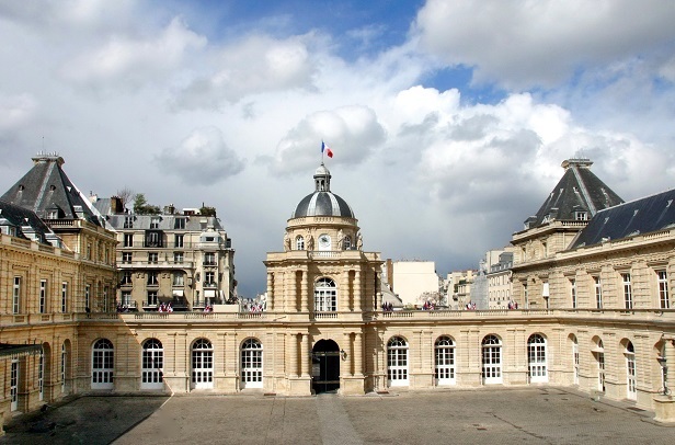 Сенат Франции утвердил спорный законопроект о пенсионной реформе