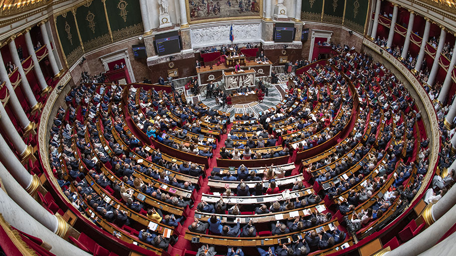 Пенсионная реформа во Франции запущена в обход голосования в парламенте