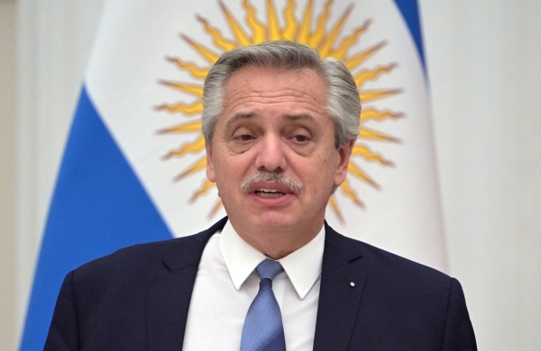 Президент Аргентины Фернандес отказался идти на второй срок
