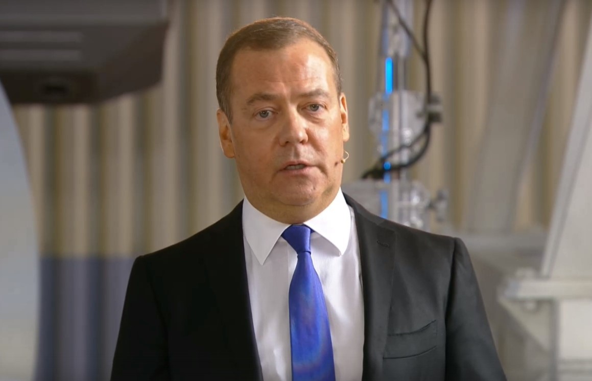 Не дрогнет рука: Медведев допустил применение Россией ядерного оружия