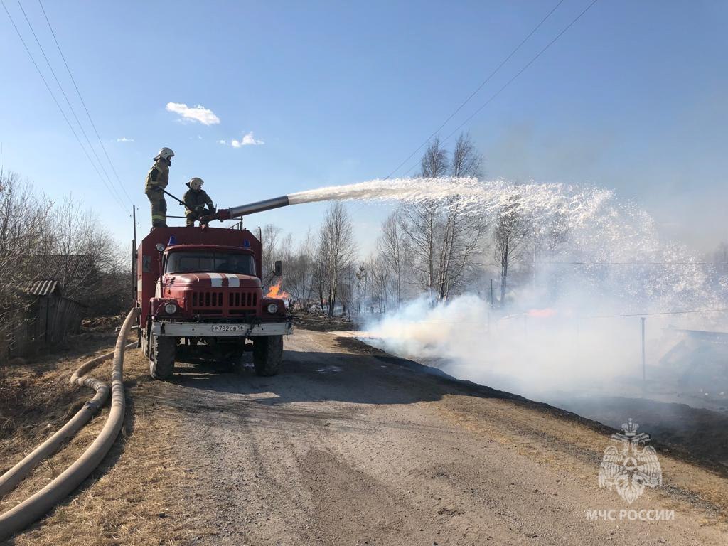 Число жертв пожара в поселке Сосьва Свердловской области возросло до двух
