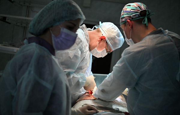 В Краснодаре уволили пришившего ребенку лицо хирурга